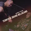 Ternyata Orang Belakang