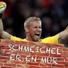 About Schmeichel Er En Mur Song