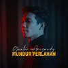 About Mundur Perlahan Song