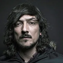 León Larregui