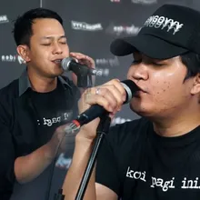 aku masih disini Live, Acoustic