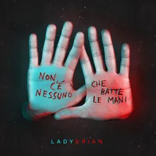 Non c'è nessuno che batte le mani