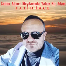 Sultan Ahmet Meydanında Yalnız Bir Adam