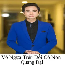 Vó Ngựa Trên Đồi Cỏ Non