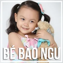 Bé Chơi Lồng Đèn