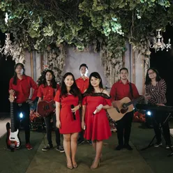 Christmas Songs Medley (Gita Sorga Bergema/Dari Pulau Dan Benua/We Wish You A Merry Christmas)