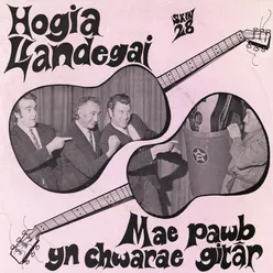 Mae Pawb yn Chwarae Gitar