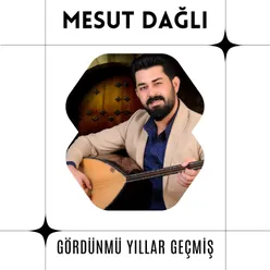 Gördünmü Yıllar Geçmiş Canlı Performans