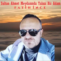 Sultan Ahmet Meydanında Yalnız Bir Adam