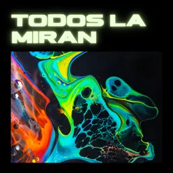 Todos la Miran