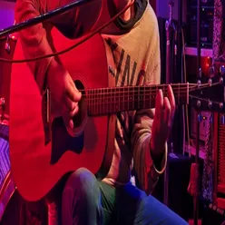 אסי זיגדון והגיטרה בהופעה אינטימית